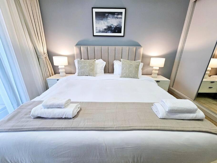 Bright Apt- Close To Barasti Dubai