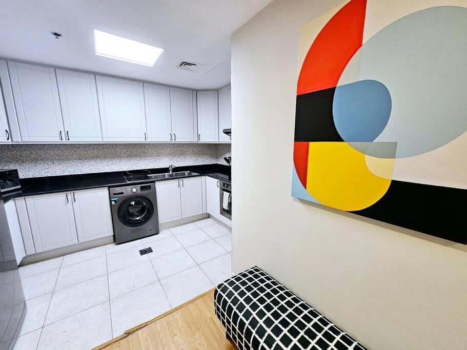 Apartment Bright Apt- Close To Barasti