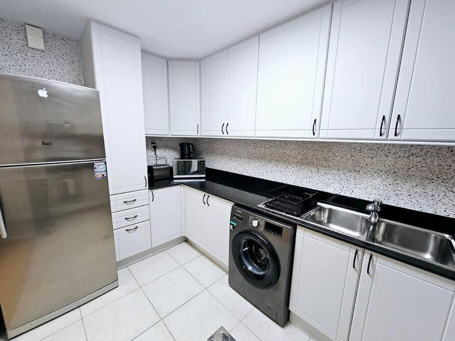 Apartment Bright Apt- Close To Barasti Dubai