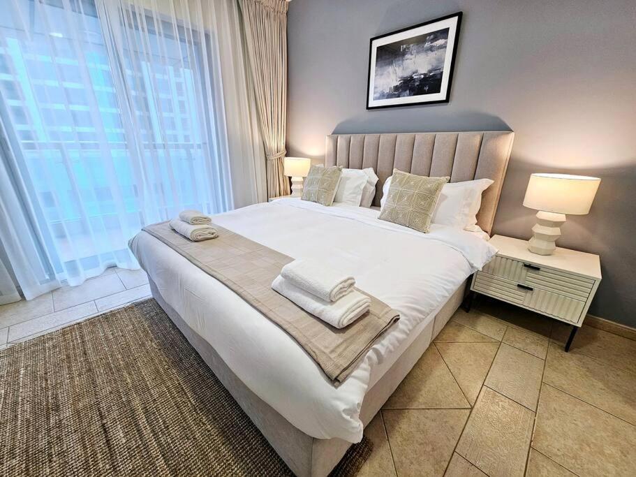 Bright Apt- Close To Barasti Apartment Dubai